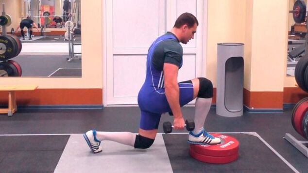 Exercise “Lunges” with dumbbells, increasing male potency